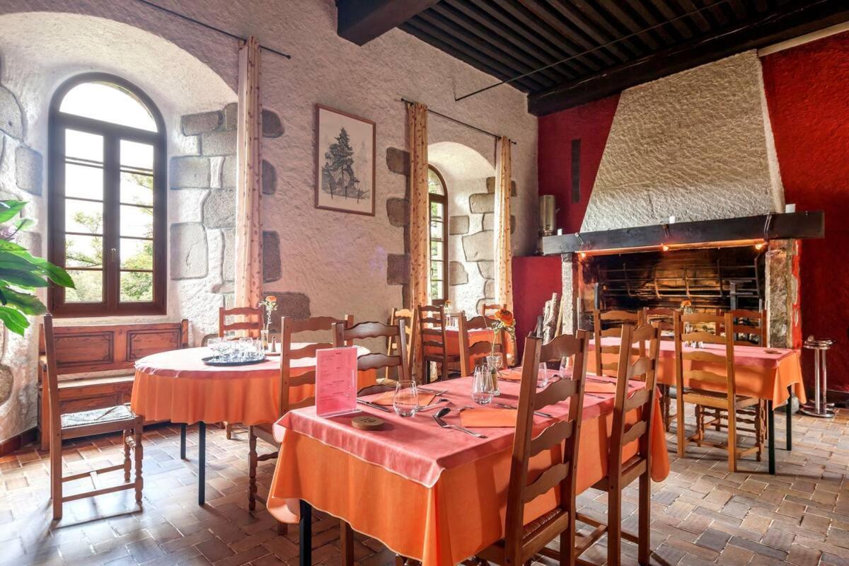 Готель Domaine Le Prieure Chaumont-le-Bourg Екстер'єр фото