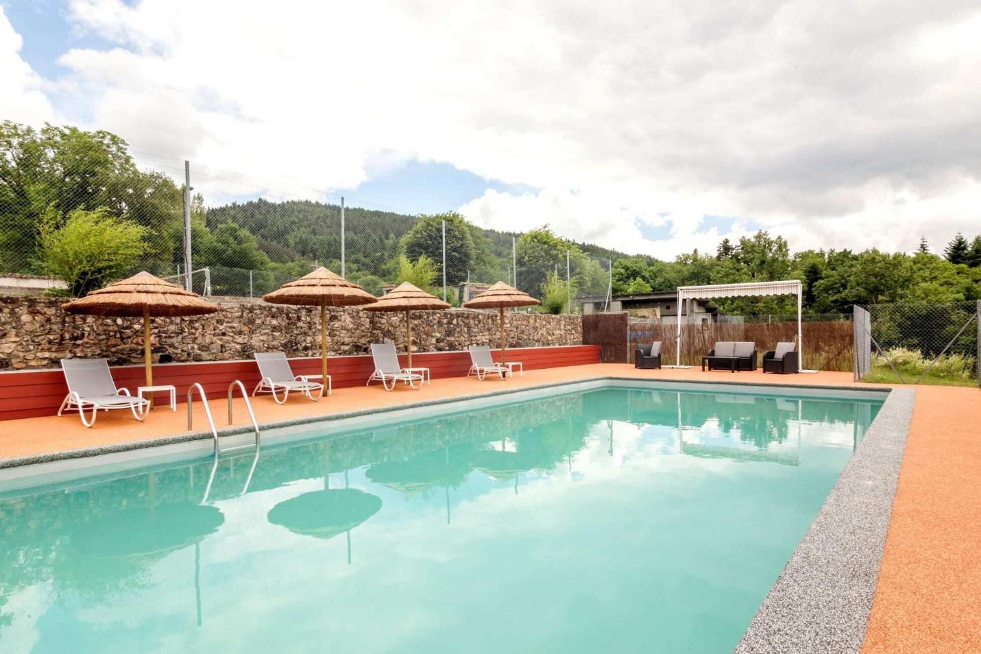 Готель Domaine Le Prieure Chaumont-le-Bourg Екстер'єр фото