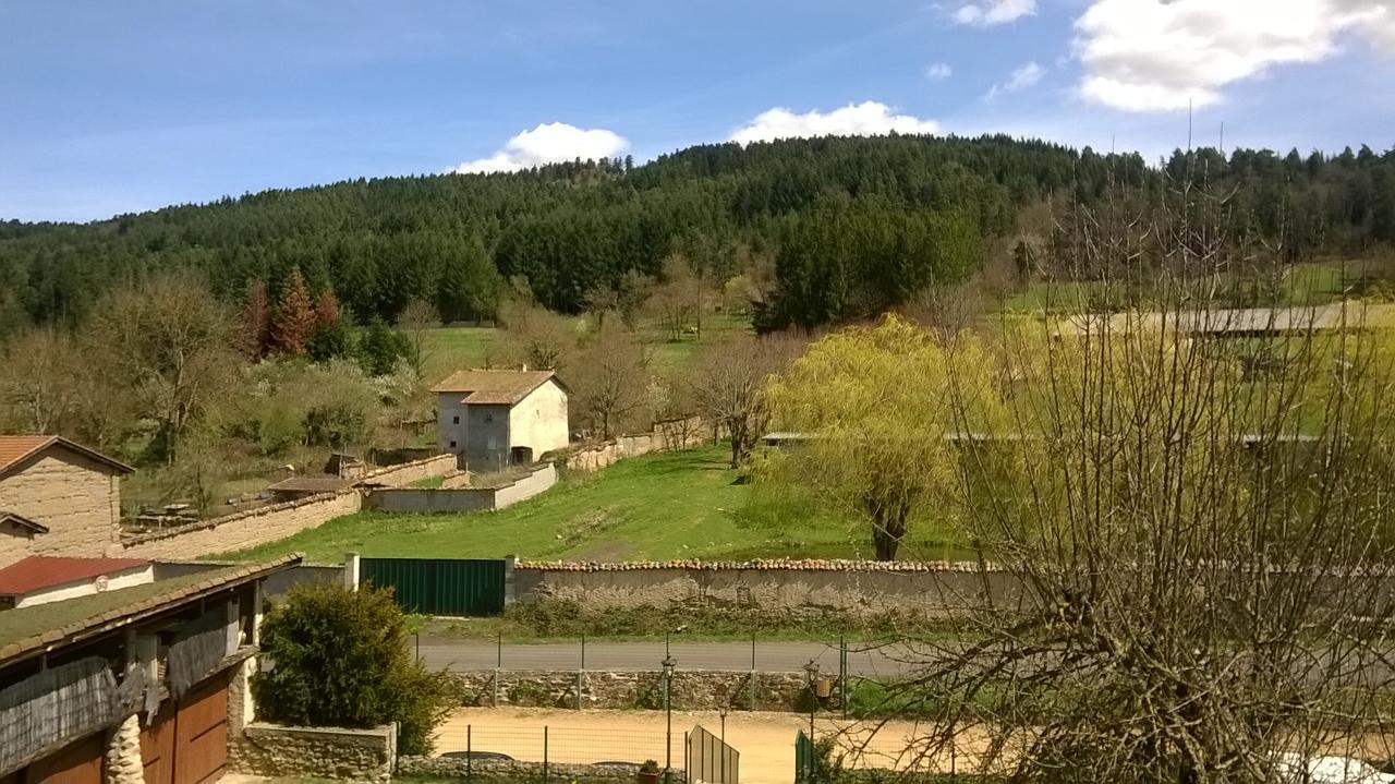 Готель Domaine Le Prieure Chaumont-le-Bourg Екстер'єр фото